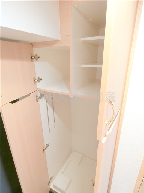 ルーブル蒲田七番館の設備|上部棚収納　下は洗濯機置き場