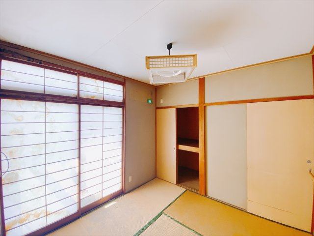 【中古戸建】前橋市富士見町小暮の和室|■和室｜意外と場所をとるアイロンがけや、お洗濯物を畳むときにも広々と使うことができ、ちょっと一休みしたいとき、すぐに横になれるのも魅力です♪