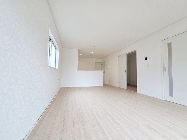 【居間・リビング】 | 半田市向山町第2　3号棟【仲介手数料0円】