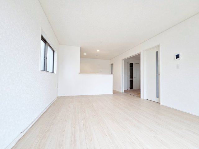 【居間・リビング】 | 半田市向山町第2　2号棟【仲介手数料0円】