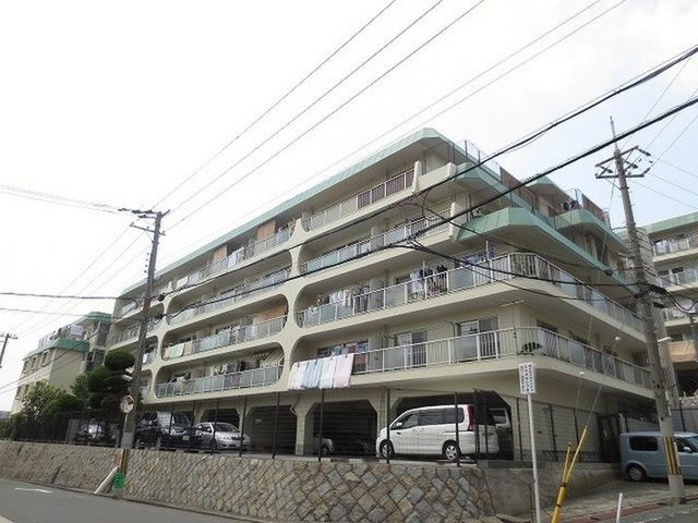 関大前スカイハイツA棟の外観|外観は落ち着いています