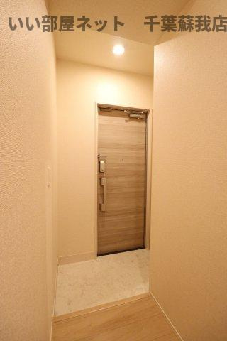 サンクレールＡＢ　Ａの玄関|収納もある玄関です