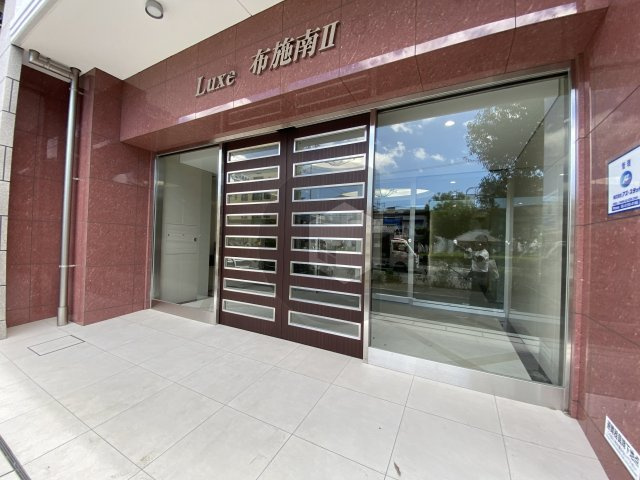 Luxe布施南2のエントランス