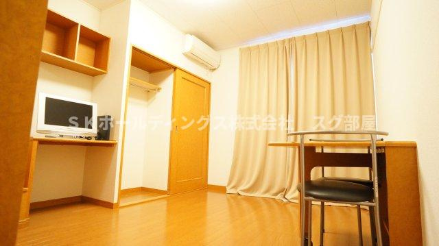 レオパレスＫＡＣＯの居間・リビング|お部屋によりテレビが異なる場合があります。
