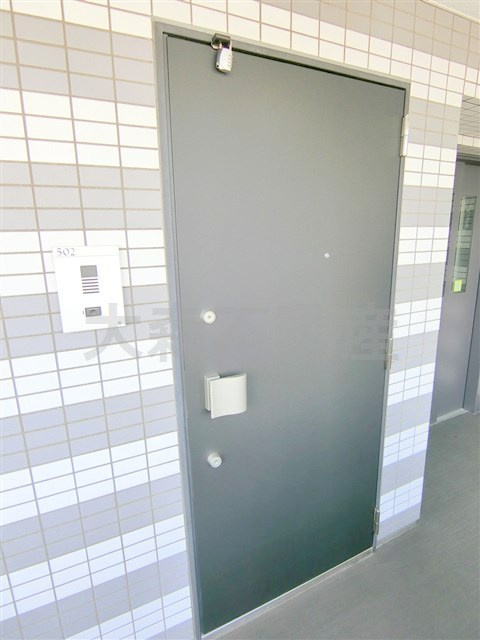 PREMIUM CUBEプレミアムキューブ大森本町の玄関