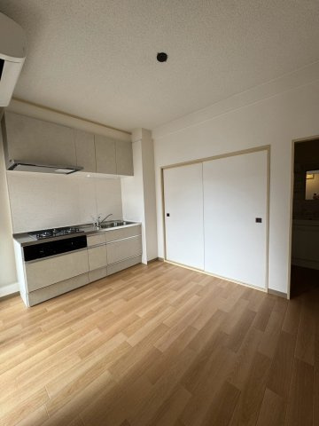 伊勢ハイムの居間・リビング|こちらの居間で趣味の時間をお楽しみください
