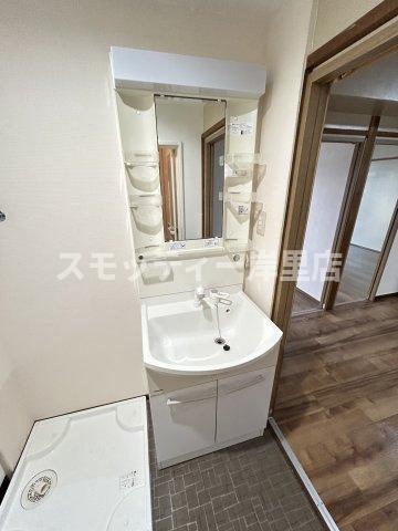 新住之江マンションの独立洗面台