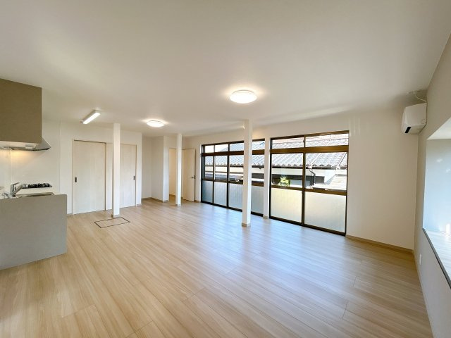 宇部市南小羽山町２丁目　戸建ての居間・リビング|1基エアコン設置済です。