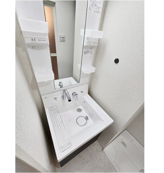 b’CASA池袋WESTの独立洗面台