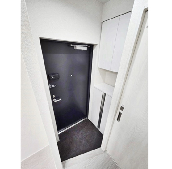 b’CASA池袋WESTの玄関