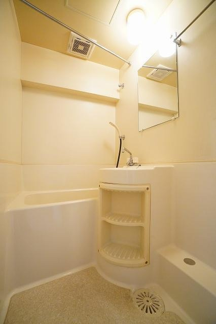 福岡市博多区博多駅東２丁目の賃貸マンションの浴室|物件の画像5