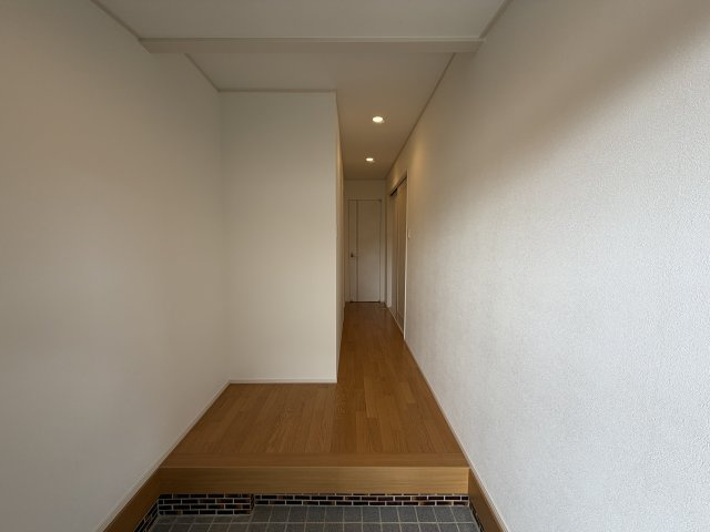 山の手町売却物件の玄関