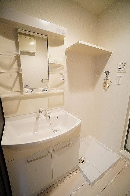 福岡市中央区薬院２丁目の賃貸マンションの独立洗面台|物件の画像9