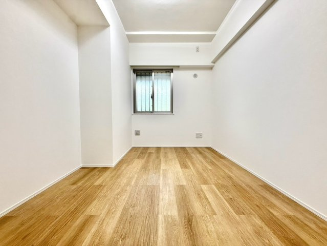 コスモたまプラーザグリーンガーデンの洋室|収納と居住空間のバランスが良く、日常生活を快適にサポートします。