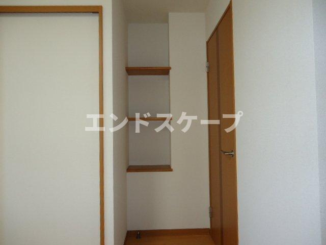 マーチ　ブラウンⅡの居間・リビング|リビング棚
高崎、前橋のお部屋探しはエンドスケープまで！お客様の理想お聞かせ下さい♪