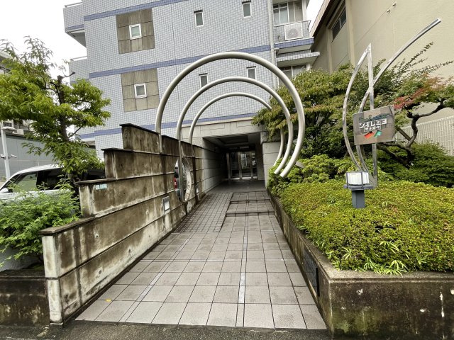 ジオレミョ甲子園口のエントランス