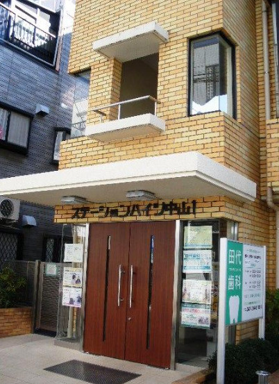 ステーションハイツ中山のエントランス