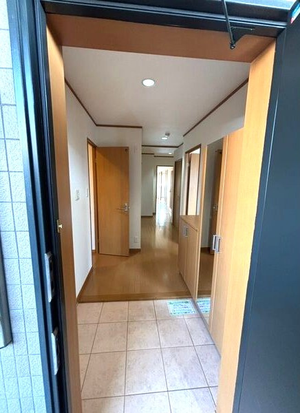 プレステージ高間の玄関