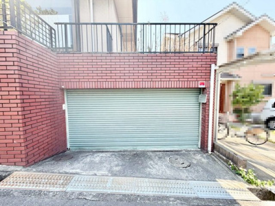 【駐車場】 | 宮山台４丁　中古戸建 | 前面道路約６ｍ♪広々運転の苦手な方も安心ですね！