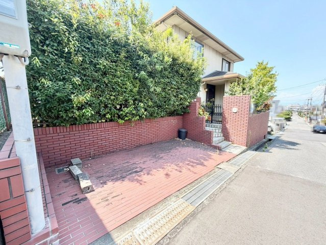 宮山台４丁　中古戸建のその他|一坪以上の浴室でのびのび一日の疲れを癒して下さいね♪浴室に窓が付いているので、換気ができて湿気やカビ防止になりますよ！