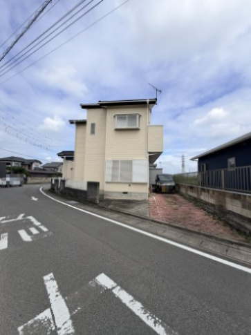 高崎市東中里町　中古物件の駐車場