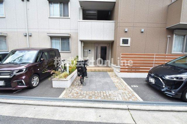 フルリールの駐車場