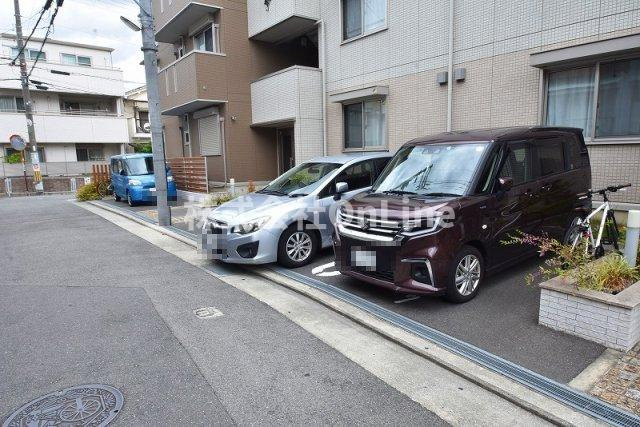 フルリールの駐車場