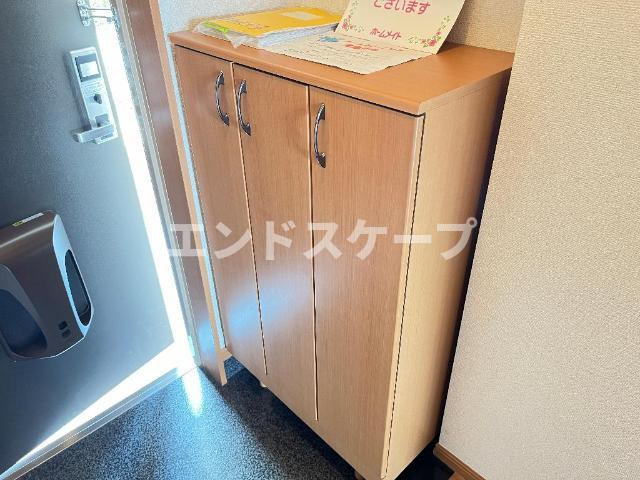 アザレアの収納|下駄箱
高崎、前橋のお部屋探しはエンドスケープまで！お客様の理想お聞かせ下さい♪