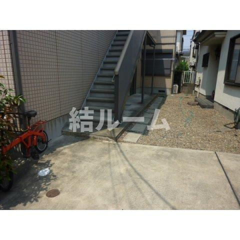 中野区江古田４丁目のアパートのエントランス