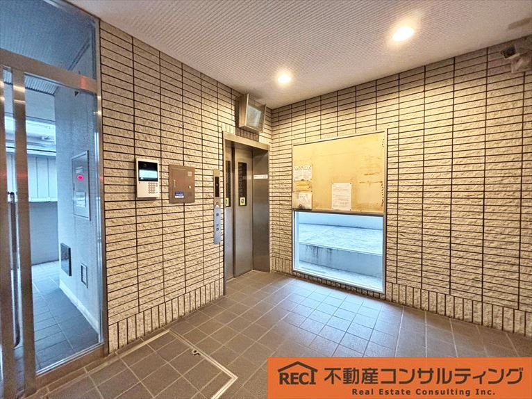 カサベラ新在家ツインズⅡ号館のエントランス