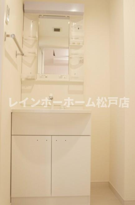 リブリ・北柏の洗面所|ゆったりとスペースのある洗面所
