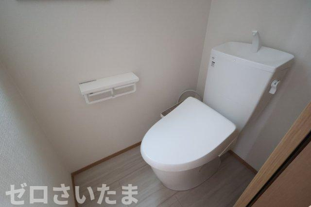 《仲介手数料無料》世田谷区赤堤４丁目13-5新築一戸建てハートフルタウンのトイレ|1階