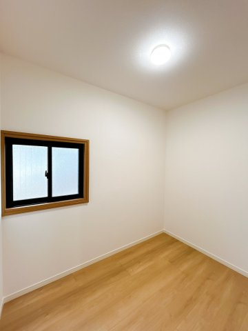 宇部市あすとぴあ５丁目　戸建てのその他|1階納戸です。玄関付近にあるため、荷物の出し入れもお手軽です。