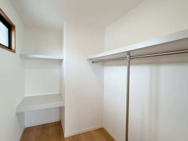 宇部市あすとぴあ５丁目　戸建ての収納|2階南側6.75帖洋室のWICです。