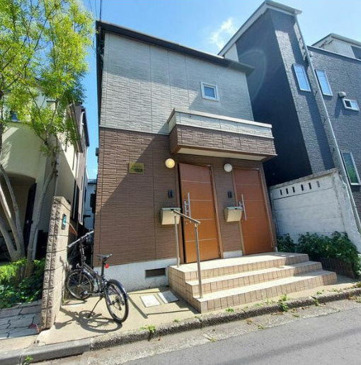 アヤメゾン初台の外観