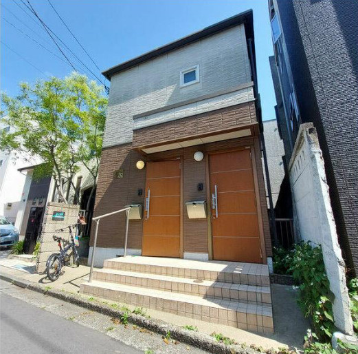アヤメゾン初台の外観