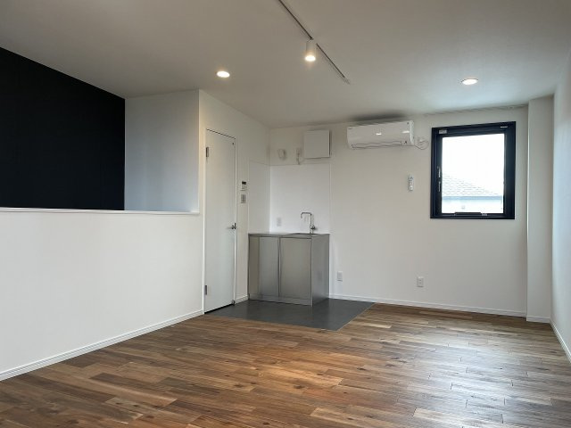 玉井町Garage Houseの居間・リビング