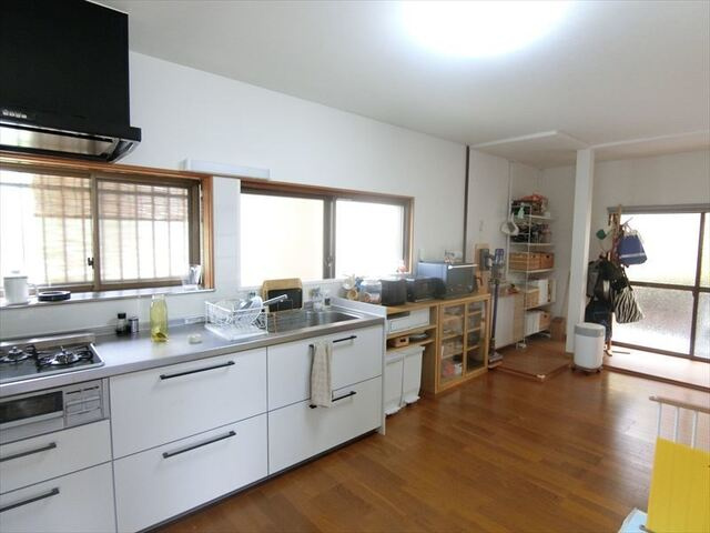 「駐車2台＆土間つき4LDK」南国市大そね乙　中古一戸建てのキッチン|水回りやクロス等、2023年にリフォーム実施済♪