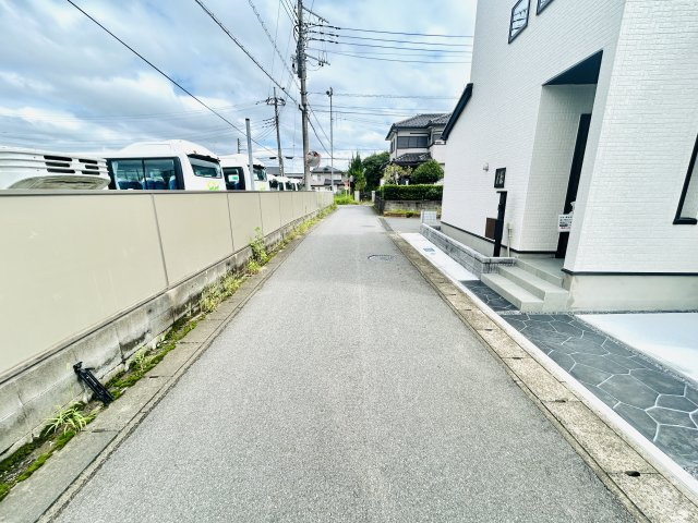グラファーレ佐倉市城内町５期の前面道路含む現地写真