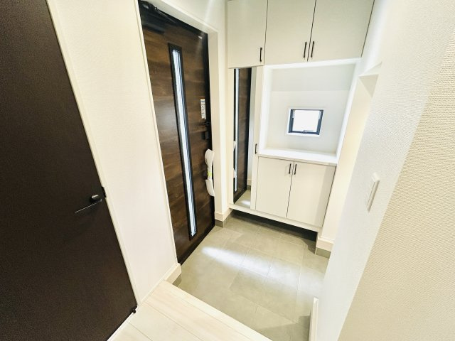 グラファーレ佐倉市城内町５期の玄関