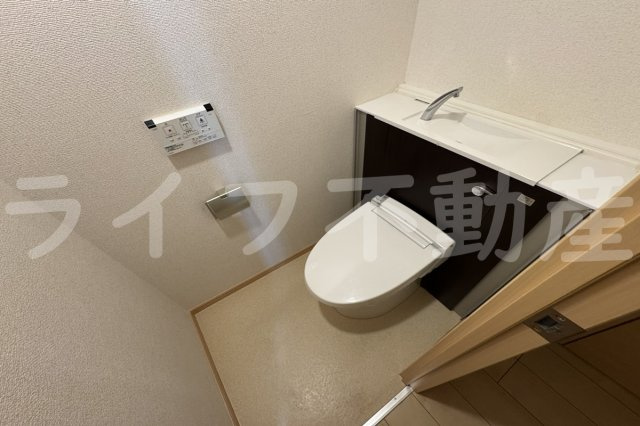 アルカディアⅡのトイレ|落ち着いた色調のトイレです