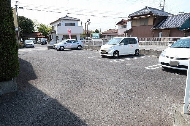 ヴィラ・シュトラーセの駐車場|駐車場があります