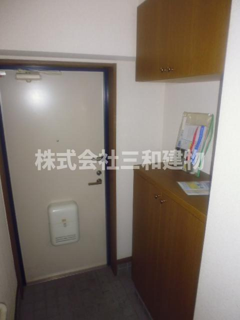 ロワイヤル守屋の玄関