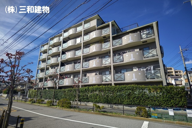 ロワイヤル守屋の外観