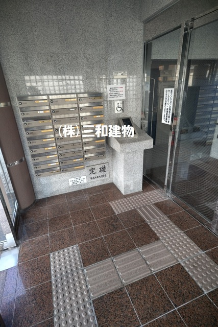 ロワイヤル守屋のエントランス
