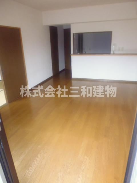 ロワイヤル守屋の居間・リビング