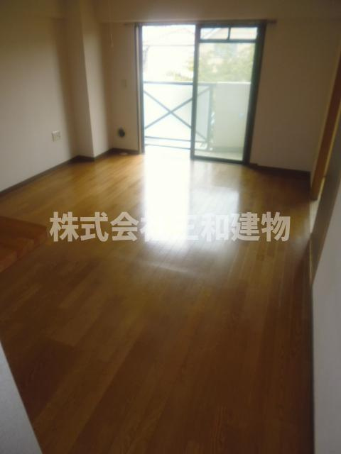 ロワイヤル守屋の居間・リビング