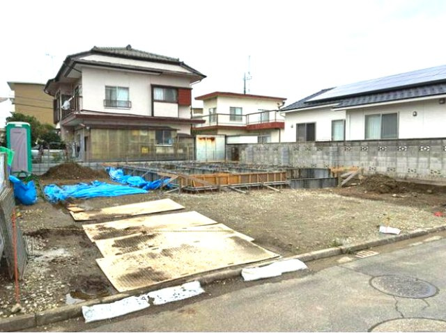 ハートフルタウン前橋市大利根町1丁目13番　Ａ号棟の前面道路含む現地写真|前面道路含む現地写真です。前面道路も広々しています。