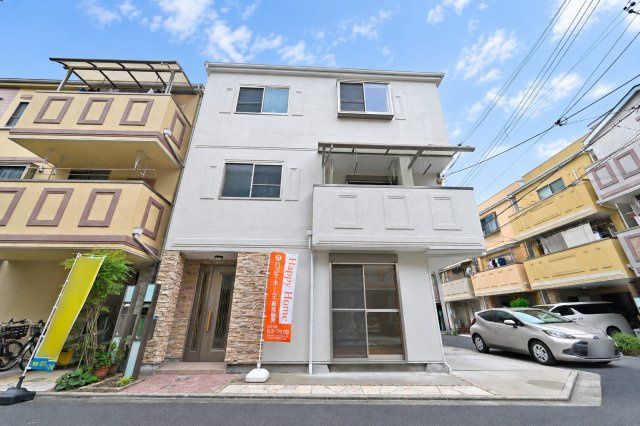 摂津市東別府1丁目中古一戸建て│4LDK＋駐車2台可の外観|2026年7月リフォーム済！北西角地ならではの明るさと開放感が魅力の住まいです。◇4LDKのゆとりある住空間を備え、ご家族でゆったりと快適な暮らしをお楽しみいただけます。