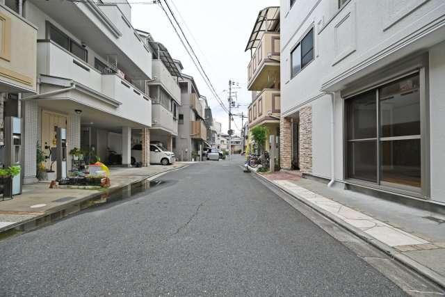 摂津市東別府1丁目中古一戸建て│4LDK＋駐車2台可の周辺|落ち着いた雰囲気の住宅街に位置しており、静かで暮らしやすい住環境が魅力です。